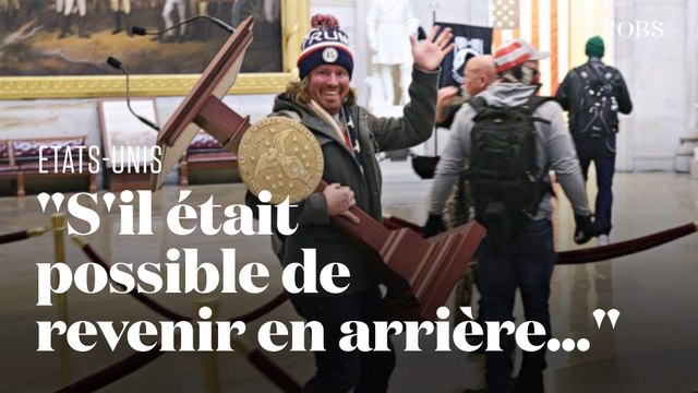 Adam Johnson, l'émeutier qui avait pris le pupitre de Nancy Pelosi au Capitole, a comparu au tribunal