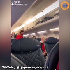 Une femme pro-Trump qui était au Capitole se fait expulser d'un avion sous les applaudissements