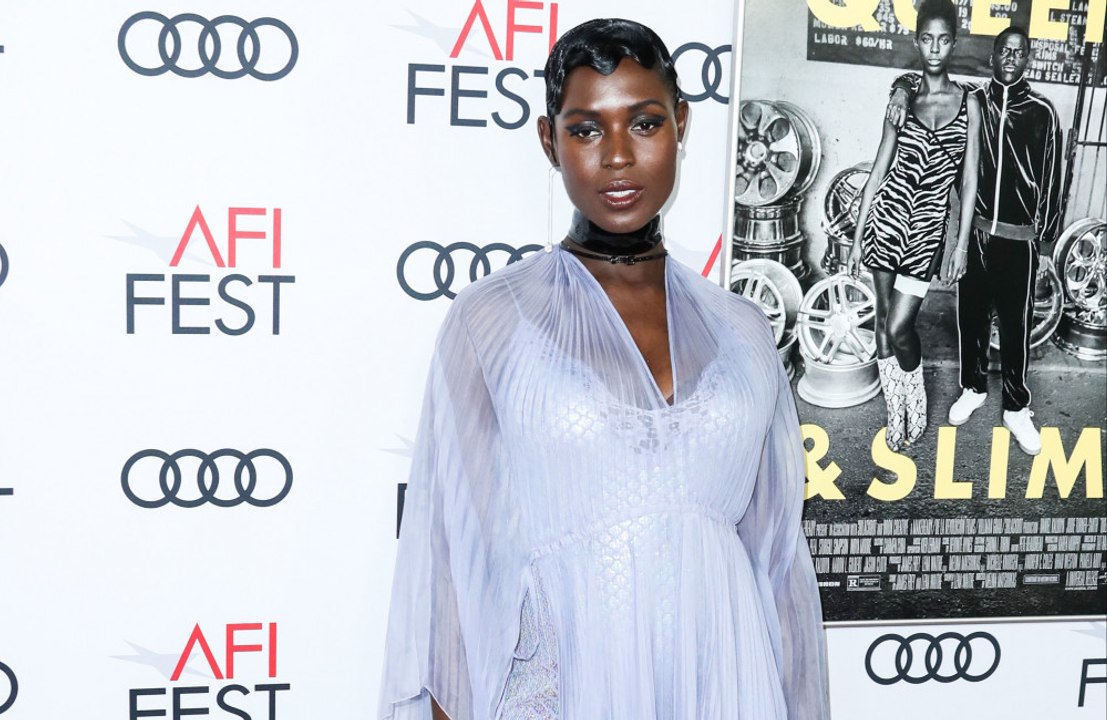 Jodie Turner-Smith vermisst Unterstützung der Gesellschaft für Mütter