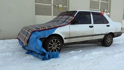 Ağrı'da Soğuk Havada Banklar Buz Tuttu