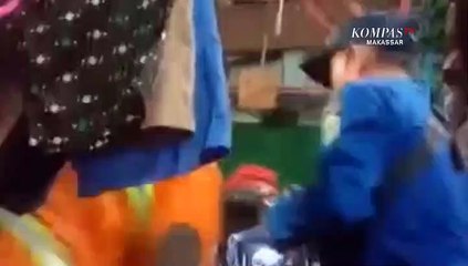 Ular Piton Masuk Kedalam Lapak Pedagang Cakar Di Senggol