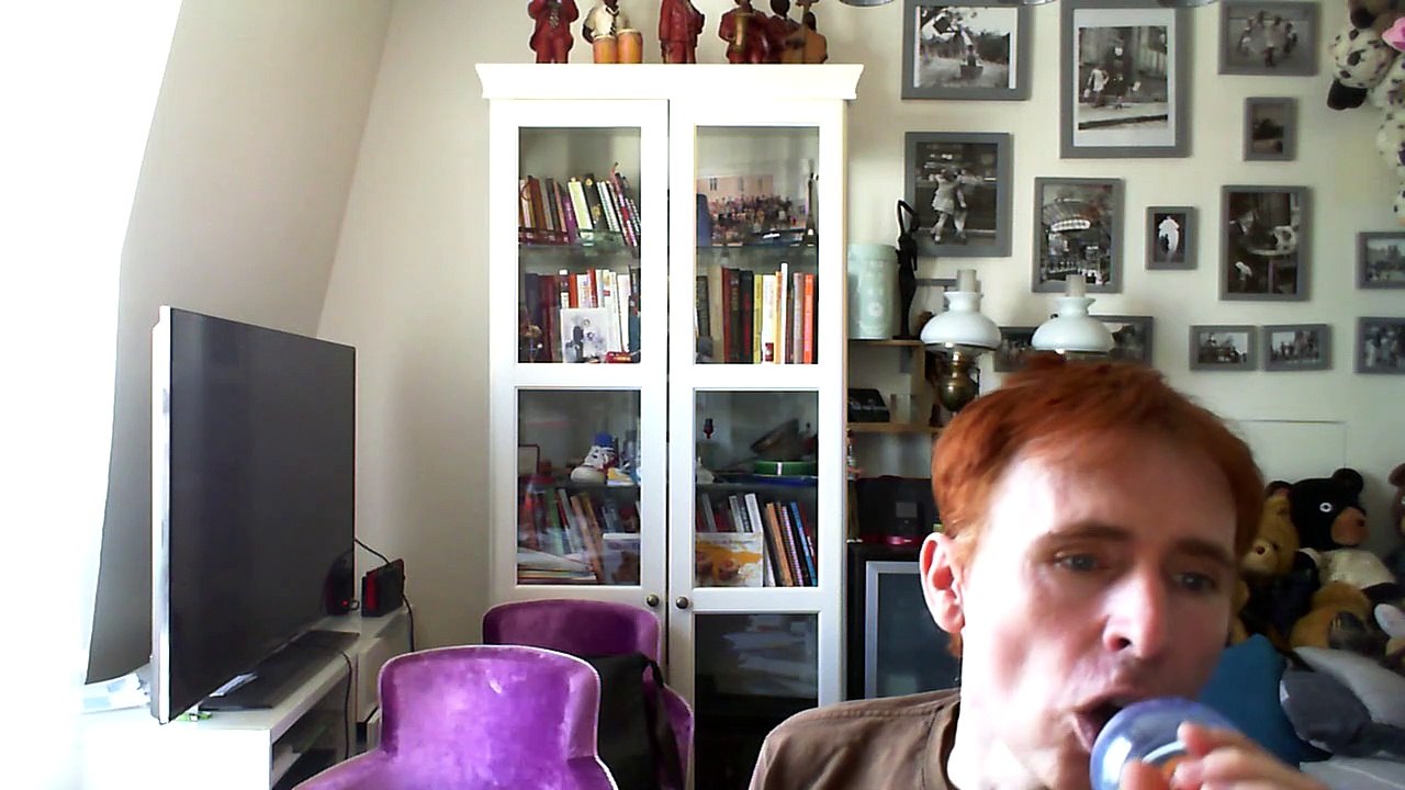 Wiwi égratigne "looking for the summer"