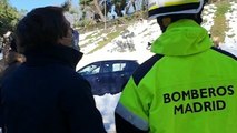 Almeida presencia las labores de los bomberos del Ayuntamiento