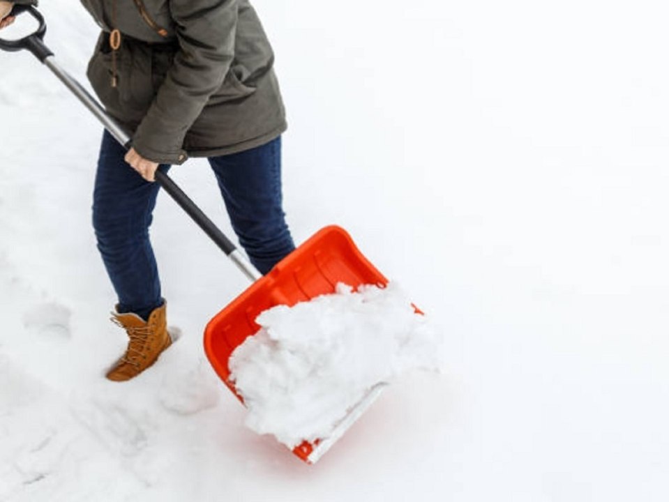 Winterdienst: Wann Mieter und Eigentümer Schnee räumen müssen