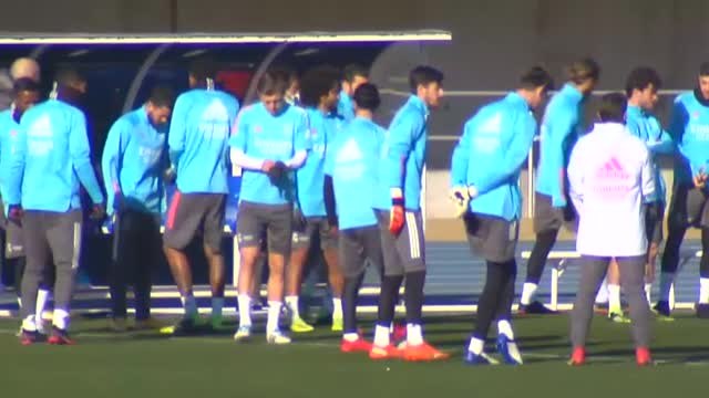 Zidane mima a Isco antes de la Supercopa