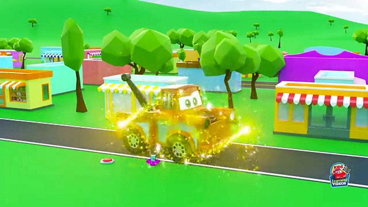 Super Mater helps cars. Giant Mater, Sheriff, King. The SUPER Tow Truck Story with Super Toys cars 3