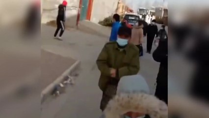 中, 재확산 진원지 주민 2만 명에 "짐 싸라"...전시상황 방불 / YTN