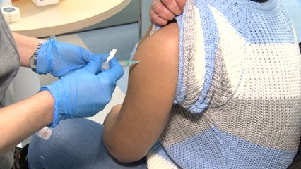 Así ha sido la vacunación de sanitarios en Madrid, Extremadura y Barcelona