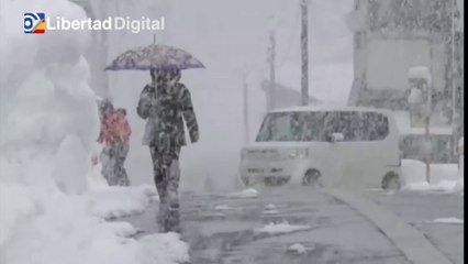 Nevada histórica en el norte de Japón que deja casi un metro de nieve