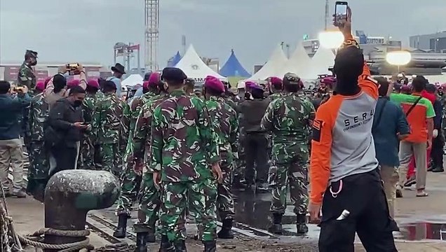 Aereo precipitato in Indonesia: trovata una delle scatole nere