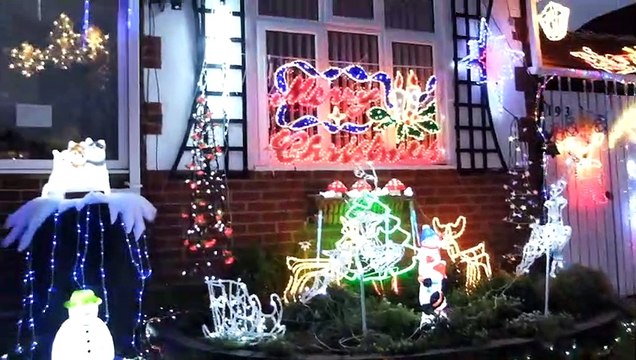 Portchester couple's stunning Christmas lights display raises £3,500 for struggling families using the food pantry