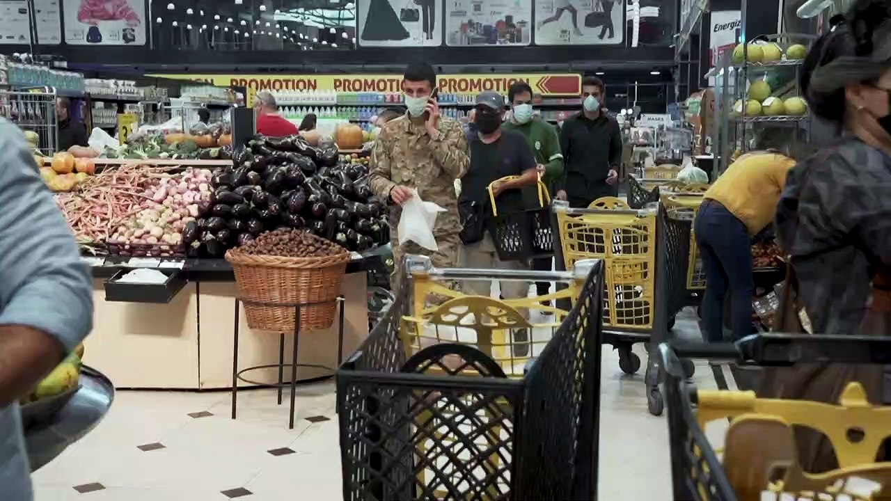Lebanese rush to supermarkets ahead of strict Covid-19 lockdown