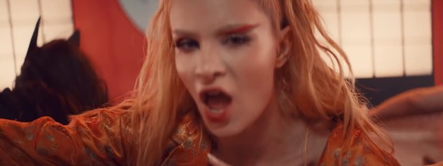 Feride Hilal Akın - Tutku