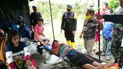 Mensos Risma Tinjau Stadion Malam Hari Untuk Pengungsi di Mamuju