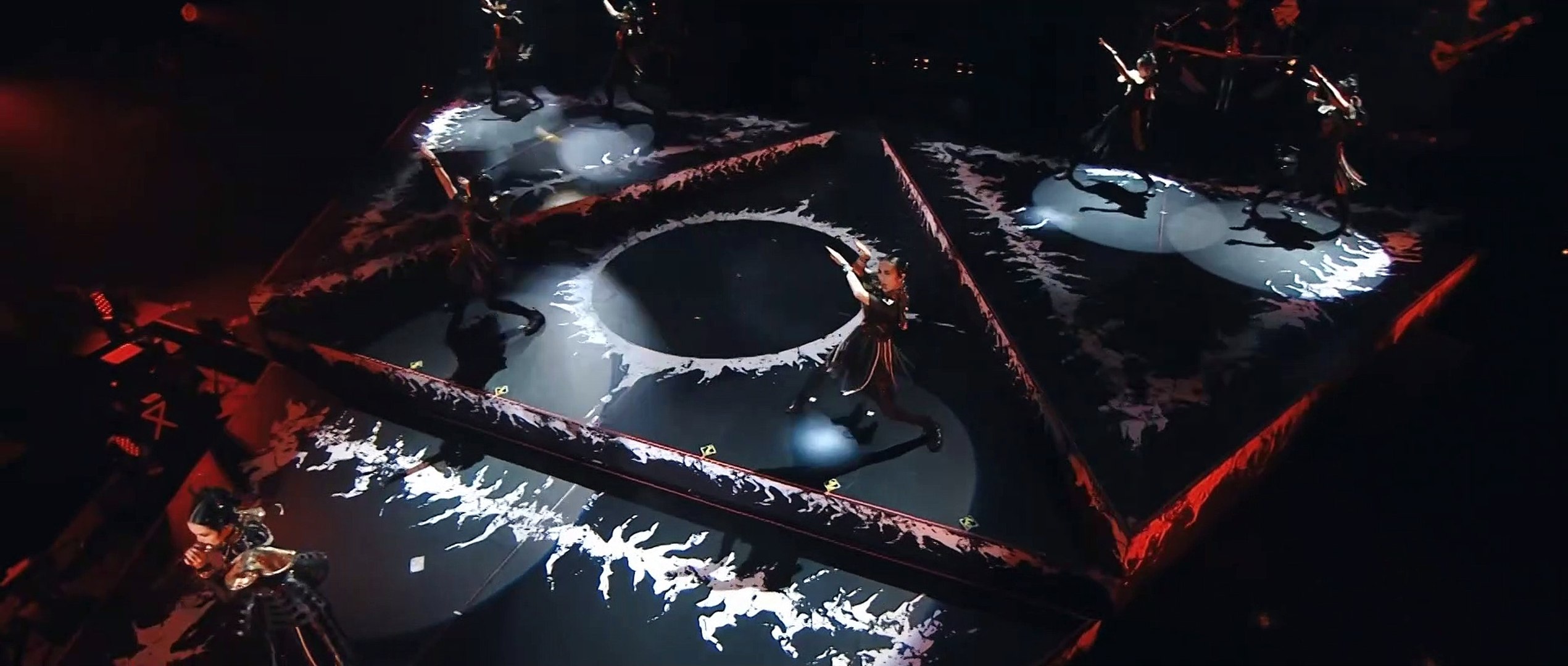 BABYMETAL - Distortion - Dark Night Carnival LIVE 2018 - 動画