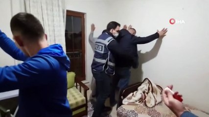 "Burada Bulunmaz Mı İnsan Bari Yaratıcı Bir Yere Saklan"