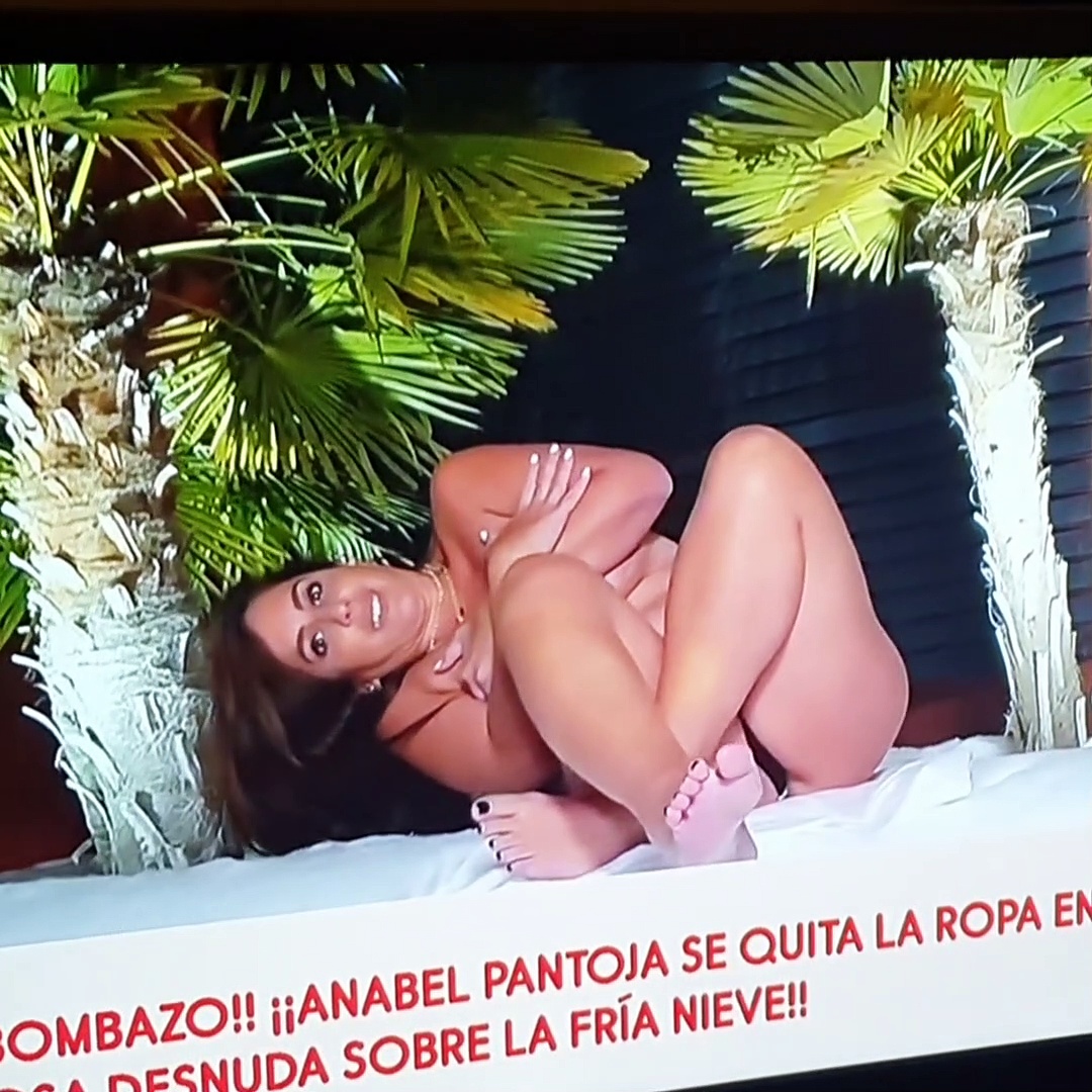 Anabel Pantoja se desnuda sobre la nieve en 'Sálvame'