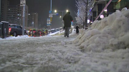 곳곳 빙판에 출근길 주의...서울 지하철·버스 증편 / YTN