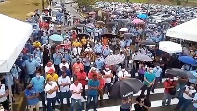 Trabalhadores protestam contra fechamento da Ford