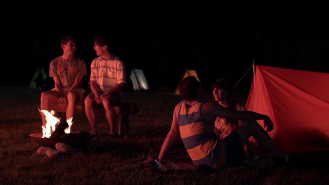 Group Of Friends Find A 40 Metre Wide UFO Beaming A Series Of Lights Close Encounters