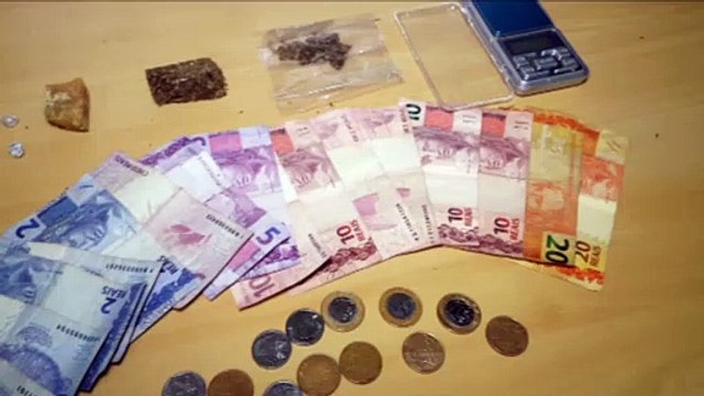 Jovens são detidos suspeitos de tráfico de drogas no Conjunto Abelha, na região do Tarumã