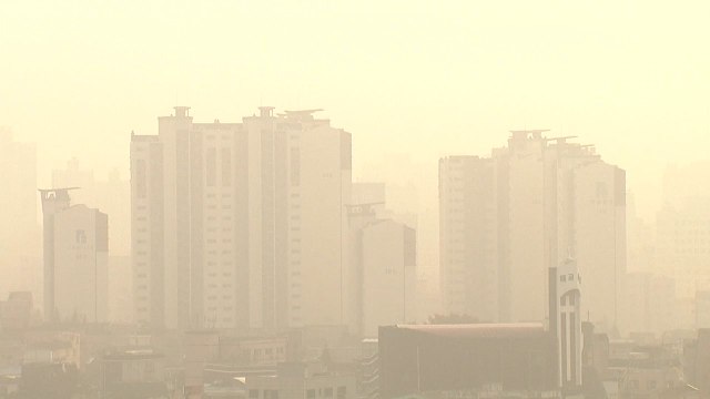[날씨] 한파 풀리자 이례적 황사에 스모그...영동 강풍에 산불 비상 / YTN