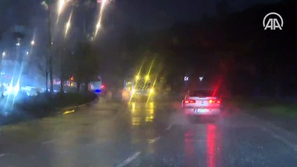 İzmir'de sağanak hayatı olumsuz etkiledi