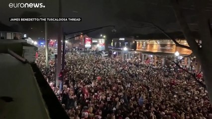 وكأنّ كورونا لم تكن..  شاهد احتفالات مشجعي  كرة القدم في ألاباما
