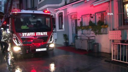 Beyoğlu’nda otel yangını: 2 vatandaş mahsur kaldı