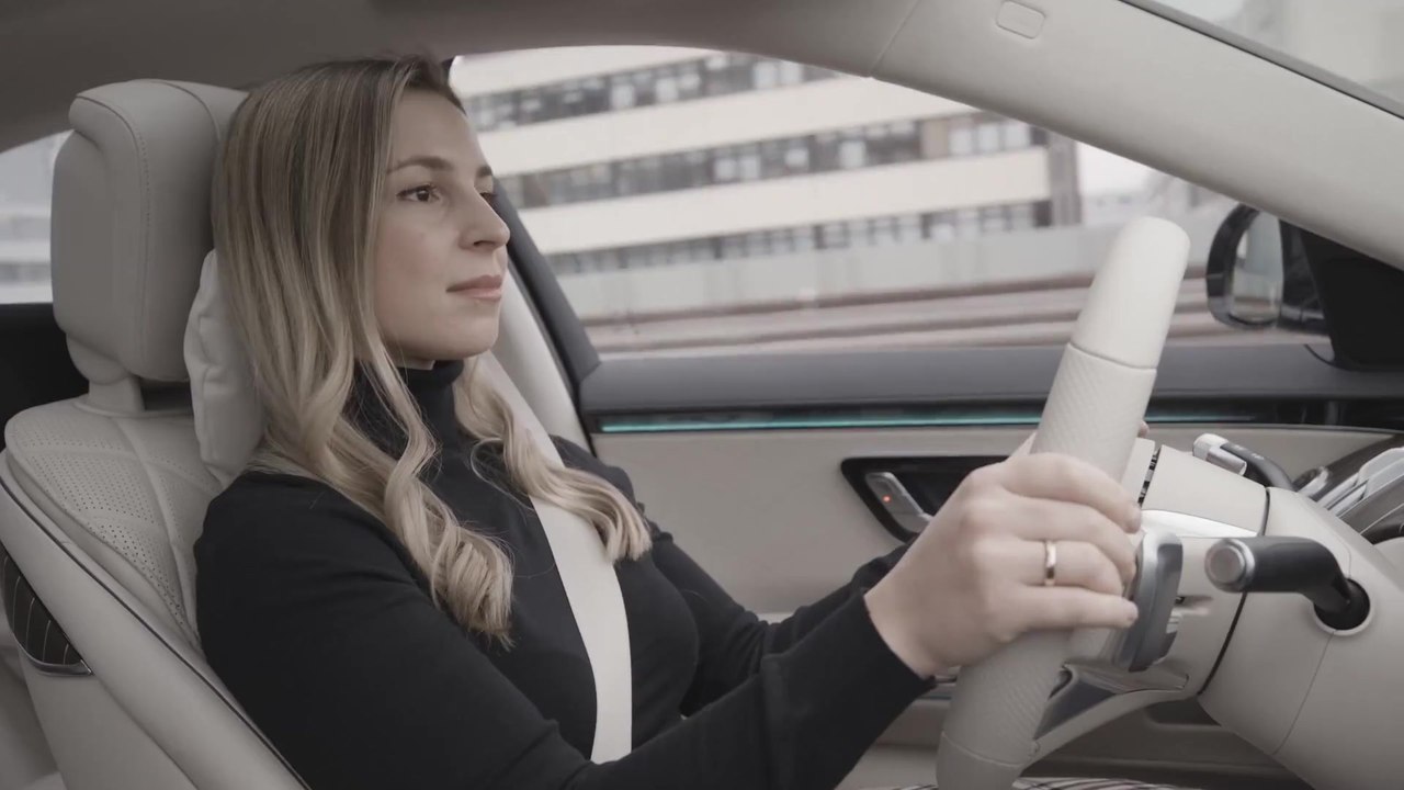 Neue MBUX-Generation mit intelligenten, neuen Features wie dem „Mercedes Travel Knowledge“