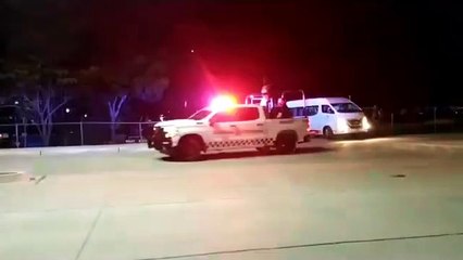 Primer y segundo contigente del IMSS escoltado por militares  agentes de la Guardia Nacional y policías estatales