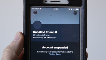 ترامب ينتقد إغلاق حساباته في مواقع التواصل ويصفه بالخطأ الفادح