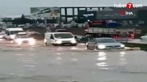 Edirne’de şiddetli yağış sonrası araçlar mahsur kaldı