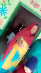 महिला शिक्षका ने प्रधानाध्यापिका को पीटा