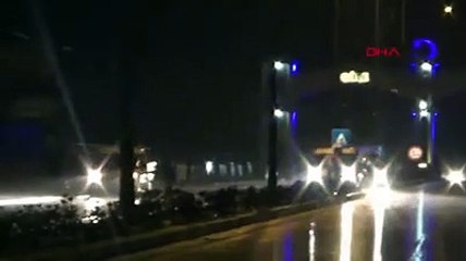 Bayramiç'te sağanak yağmurda ev ve iş yerlerini su bastı