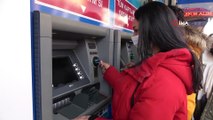 - Gazeteci, ATM’de unutulan parayı bankaya teslim etti