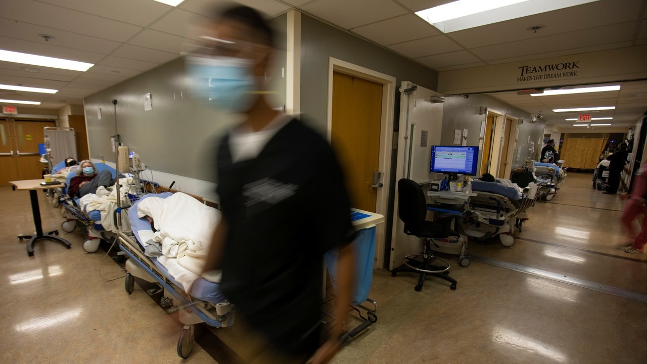 US hits record daily deaths for COVID, hospitals overwhelmed