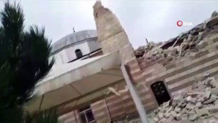 Cami minaresi şiddetli rüzgardan yıkıldı