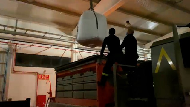 UME despeja de hielo y nieve carreteras en Madrid