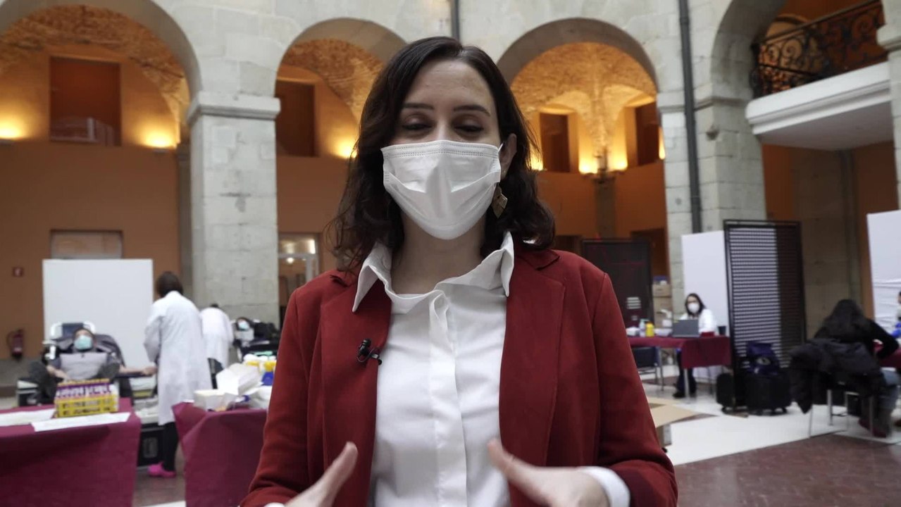 Ayuso pide a los madrileños su "ayuda" para donar sangre