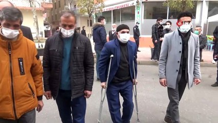 Evlatları PKK tarafından dağa kaçırılan iki aile daha HDP önüne gelerek eyleme katıldı