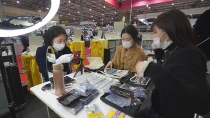 Tokio acoge una feria de joyería multitudinaria pese al estado de emergencia