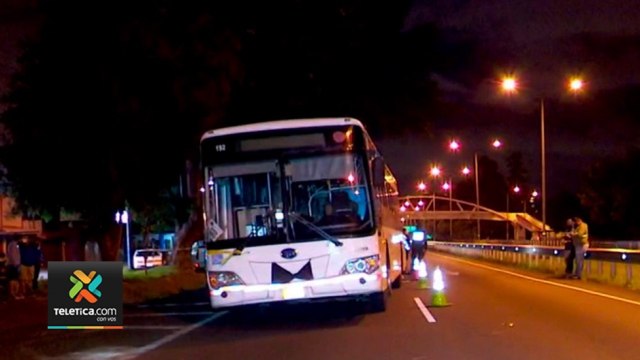 tn7-motociclista-muere-tras-impactar-por-detras-a-un-bus-130121