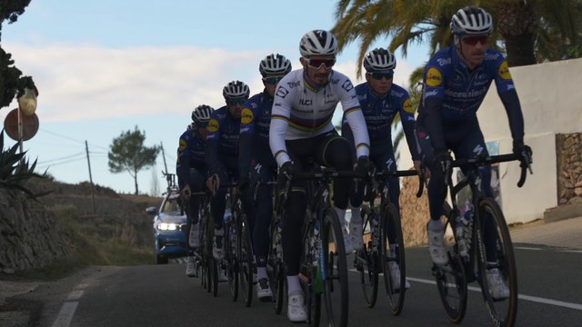Le Mag - Julian Alaphilippe à l'entrainement et en stage avec son équipe Deceuninck – Quick-Step Team