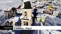 Auf dem Kirchendach: Spezialeinheit räumt Tonnen Schnee weg