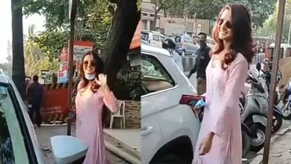 Bigg Boss 14 ; Jasmin Bhasin बेघर होने के बाद पहली बार Salon के बाहर ऐसे दिखी |FilmiBeat