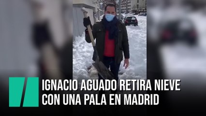Ignacio Aguado retirando nieve en Madrid