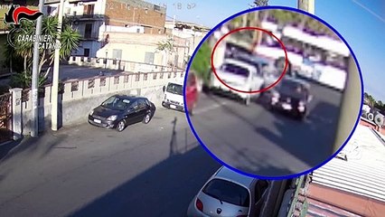 Video herunterladen: Catania - Lite tra famiglie sfocia in tentato omicidio 2 arresti (13.01.21)