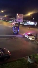 New York'ta bir protestocu araçla polis ve askerleri çiğnedi