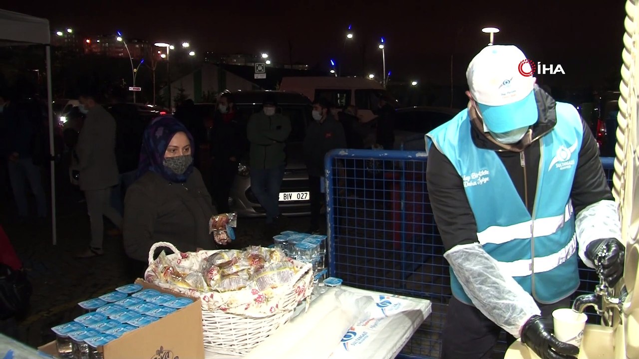 Sultangazi Belediyesi’nden Haseki Eğitim ve Araştırma Hastanesi önünde çorba ikramı